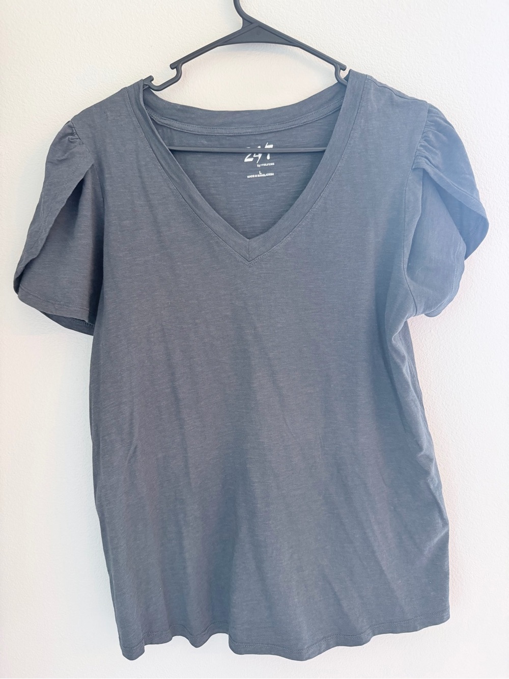 V-Neck Tulip Sleeve Tee in Charcoal